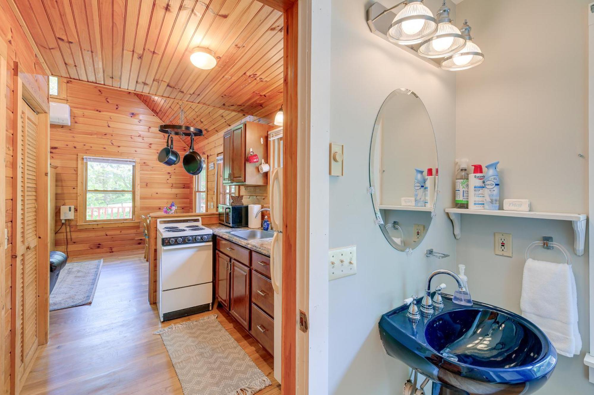 Quaint Blue Ridge Cabin Rental With On-Site Stream! Sparta Bagian luar foto
