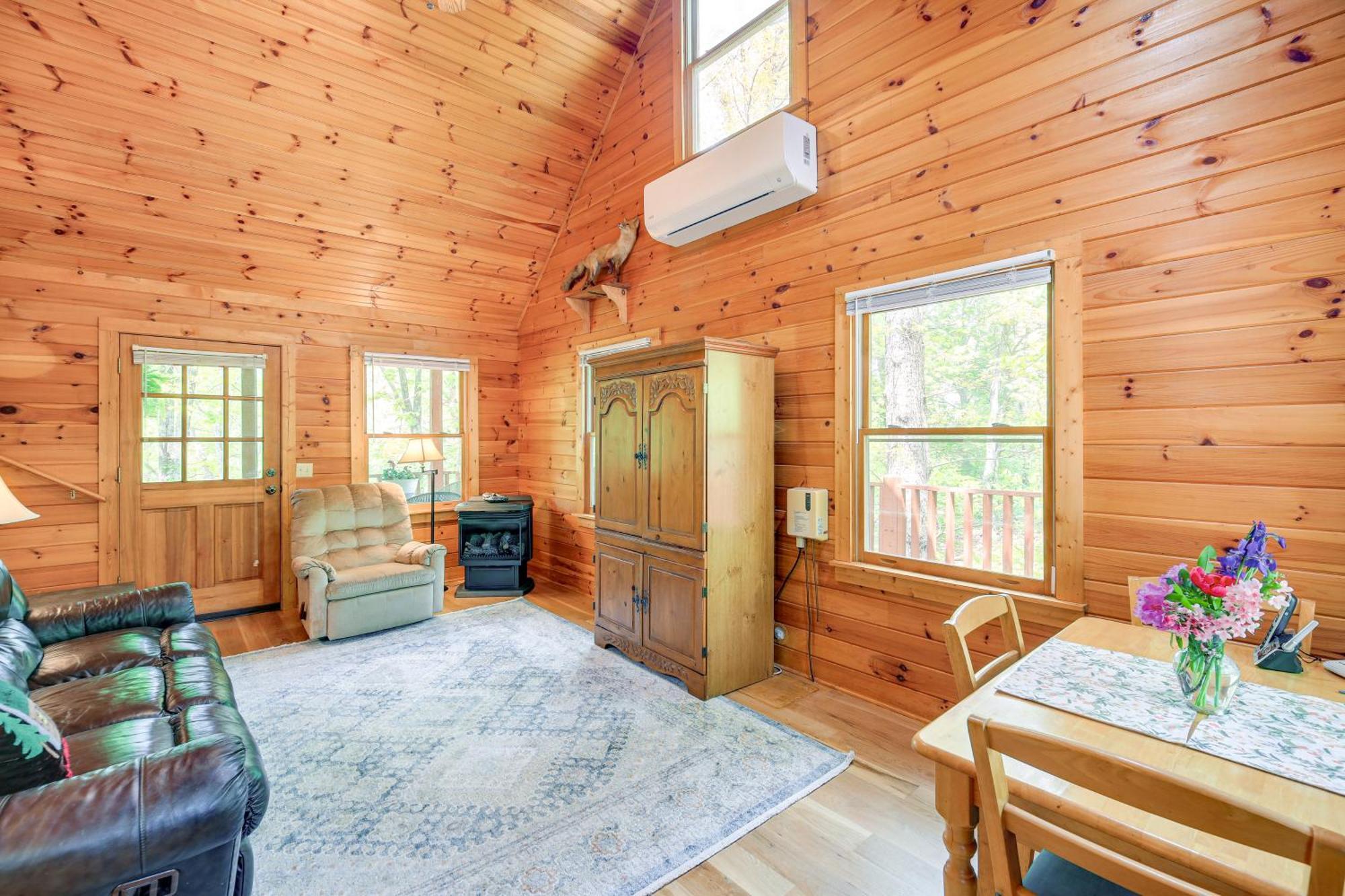 Quaint Blue Ridge Cabin Rental With On-Site Stream! Sparta Bagian luar foto