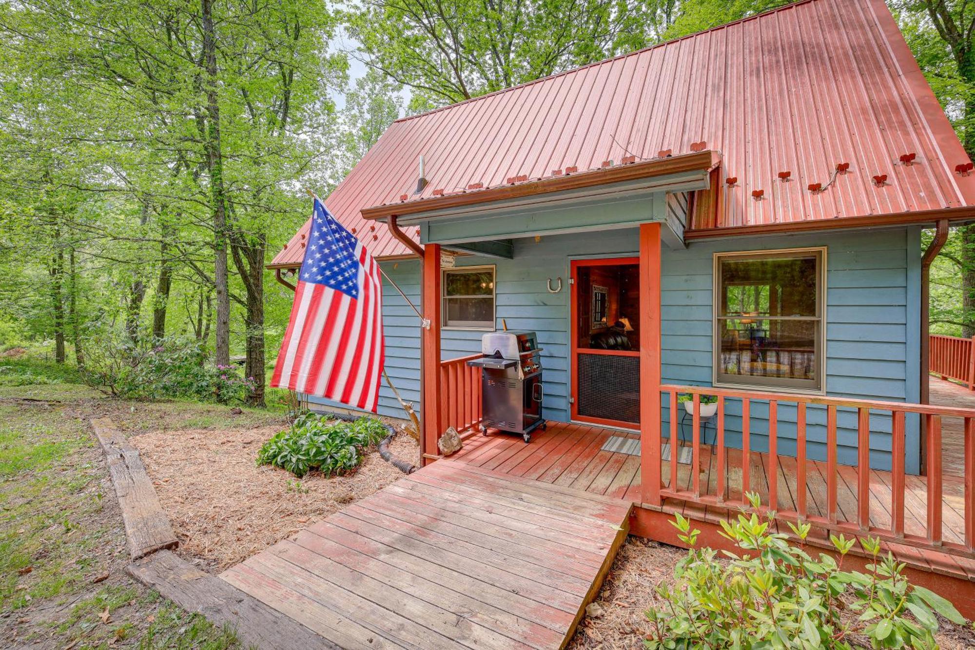 Quaint Blue Ridge Cabin Rental With On-Site Stream! Sparta Bagian luar foto