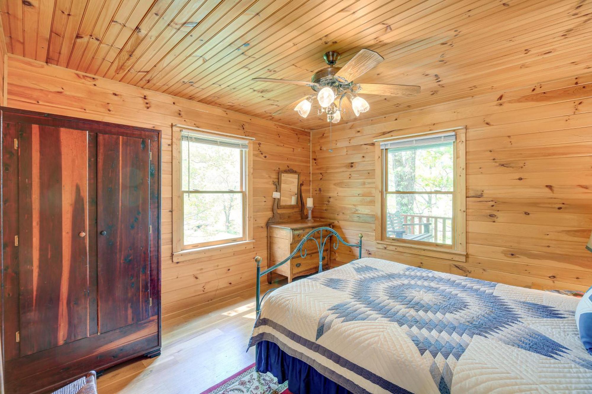 Quaint Blue Ridge Cabin Rental With On-Site Stream! Sparta Bagian luar foto