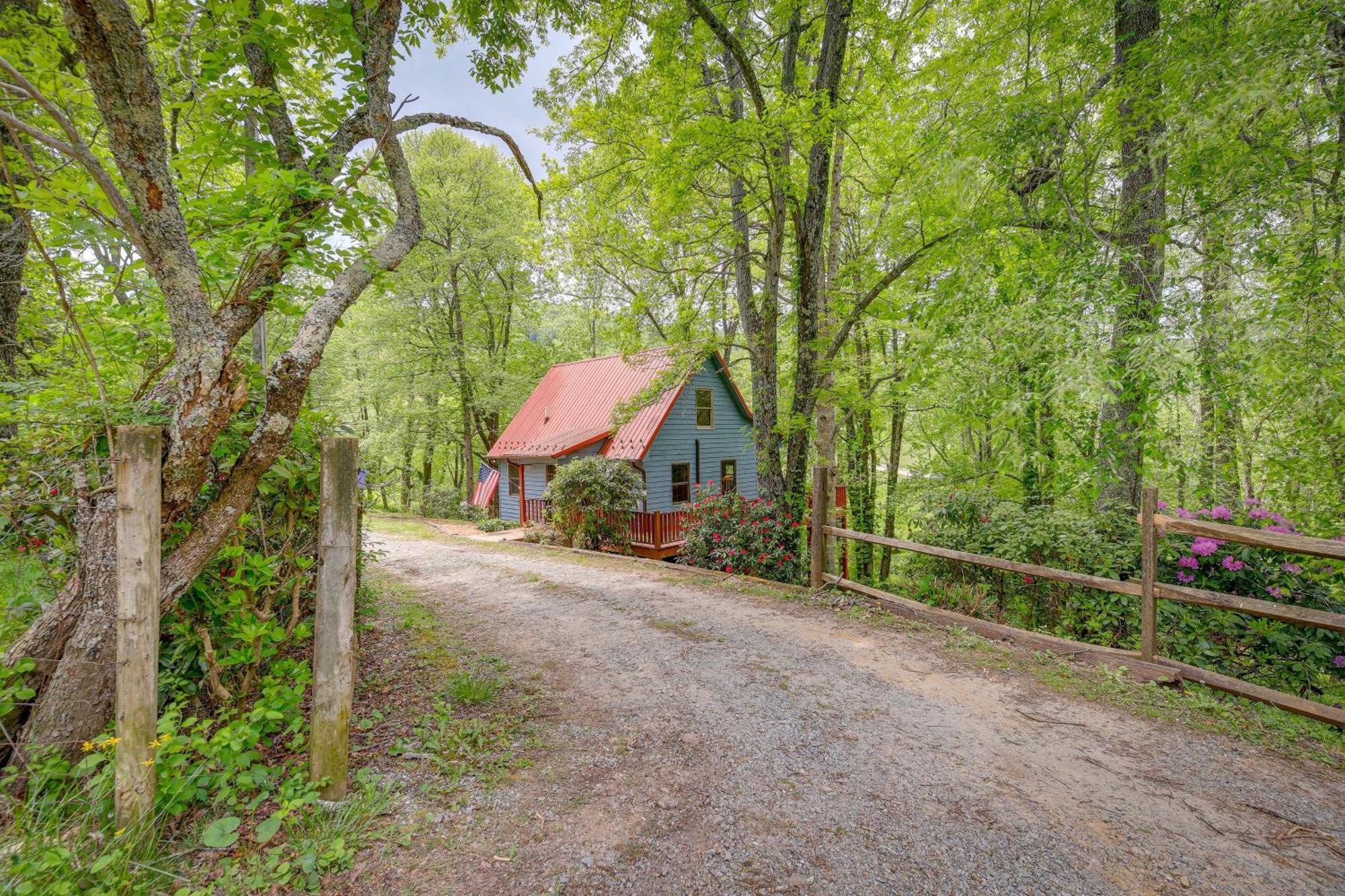 Quaint Blue Ridge Cabin Rental With On-Site Stream! Sparta Bagian luar foto